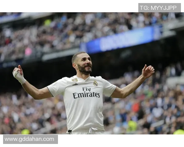 皇家马德里前锋本泽马因伤将缺席数场比赛：球队未来面临严峻挑战