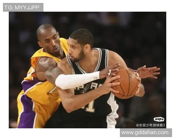 邓肯与姚明的巅峰对决:两位巨星在NBA赛场上的传奇交锋与荣耀时刻